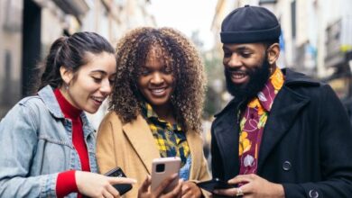 How Social Media Platforms Shape Fashion Trends